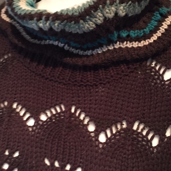 Ambee Gorgeous Crochet Sweater - Picture 3 of 4